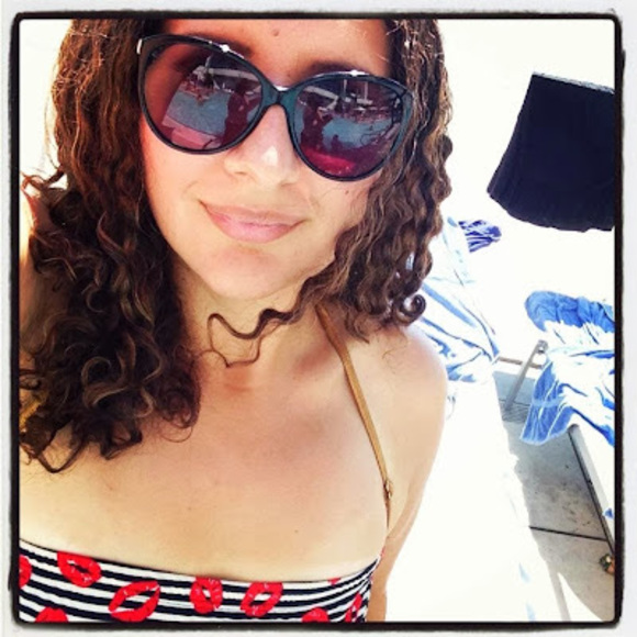 Meet your Posher, Daniella - Picture 1 of 1